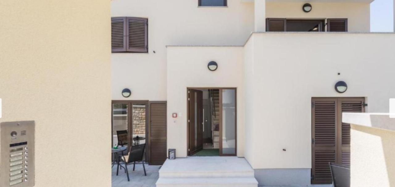 Apartma Sara