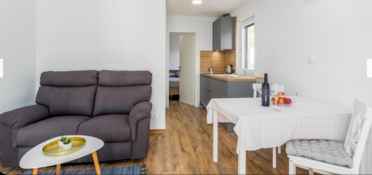 Sara Apartma *