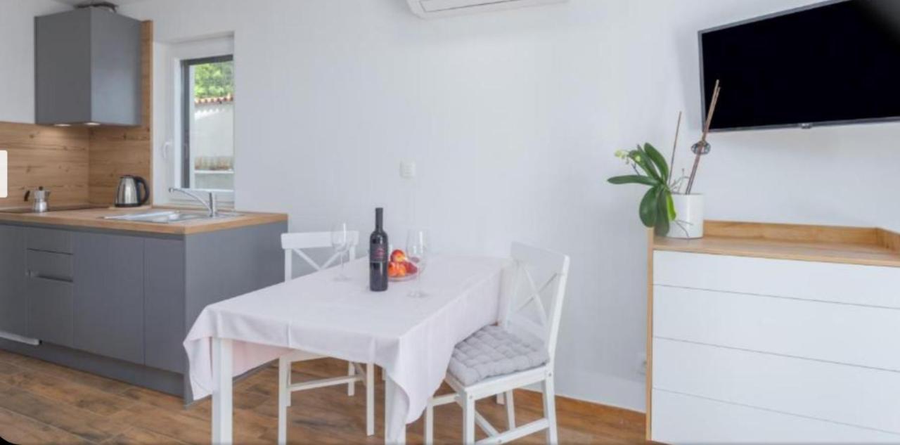 Apartma Sara